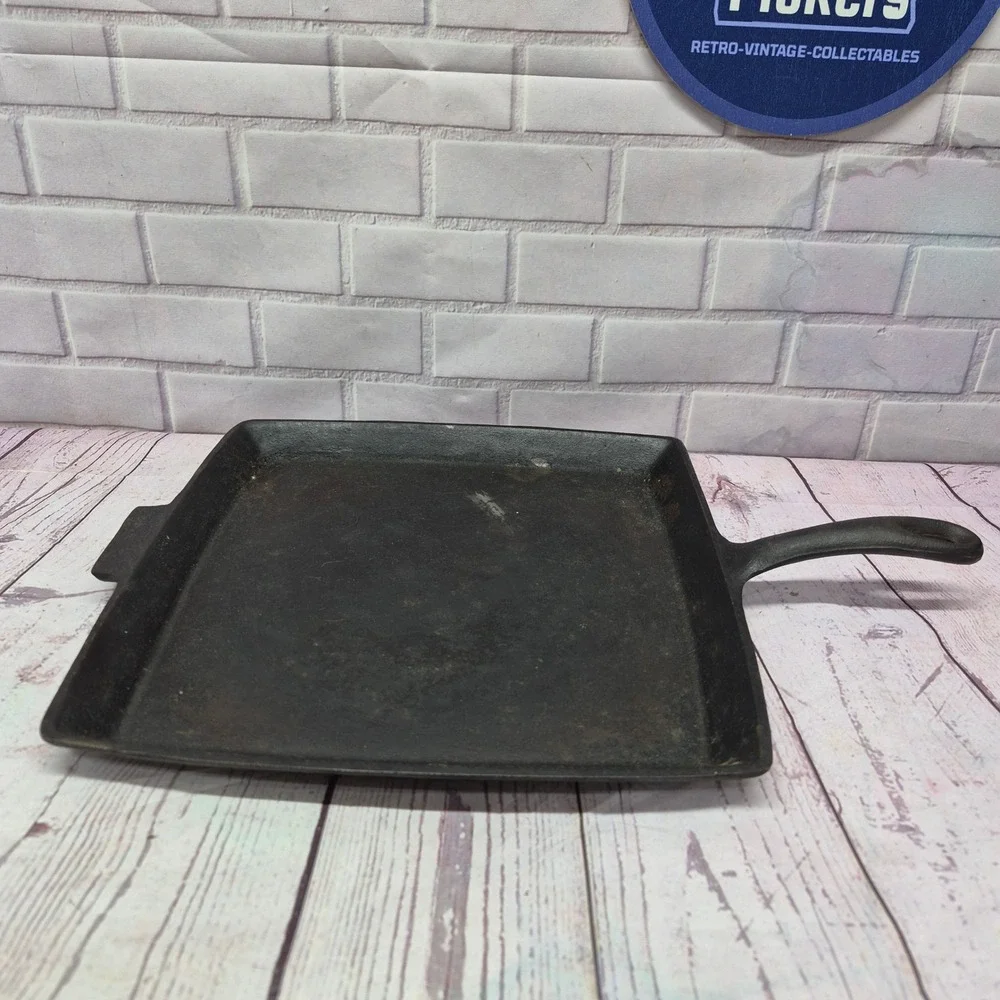 Unbranded vintage cast